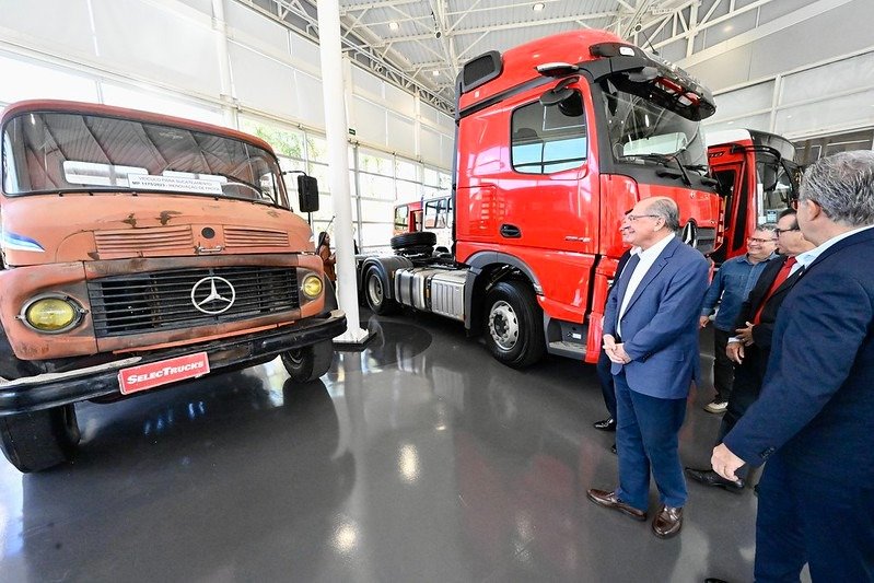 Mercedes-Benz vende 110 ônibus via programa federal de incentivos