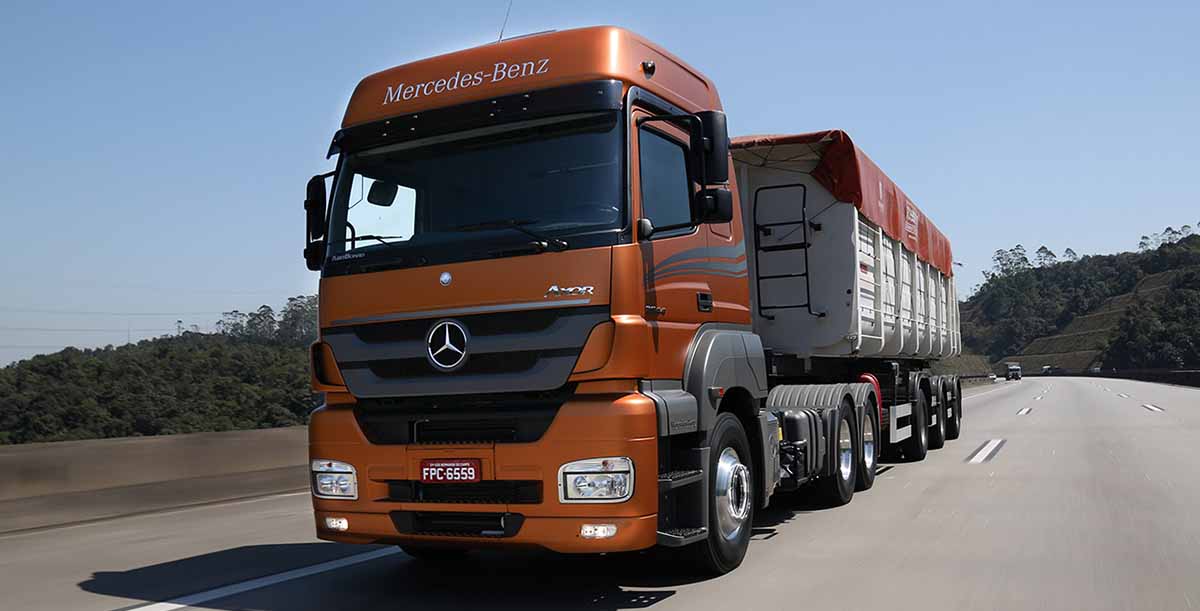 Mercedes-Benz vai produzir caminhões em turno único no ABC por até três  meses