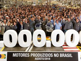 RENAULT Revela a Fábrica Automotiva Mais Avançada do Brasil: Explore o  Metaverso Industrial — Eightify
