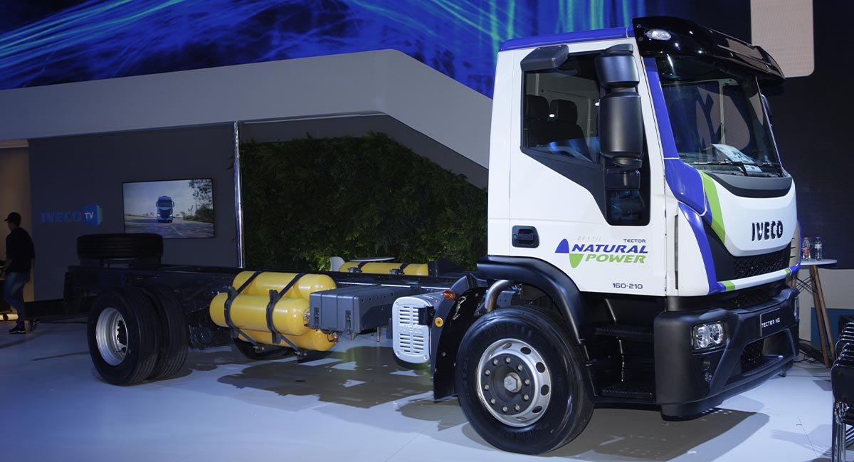 DAF lança linha de caminhões Euro 6 com novo motor PX-7