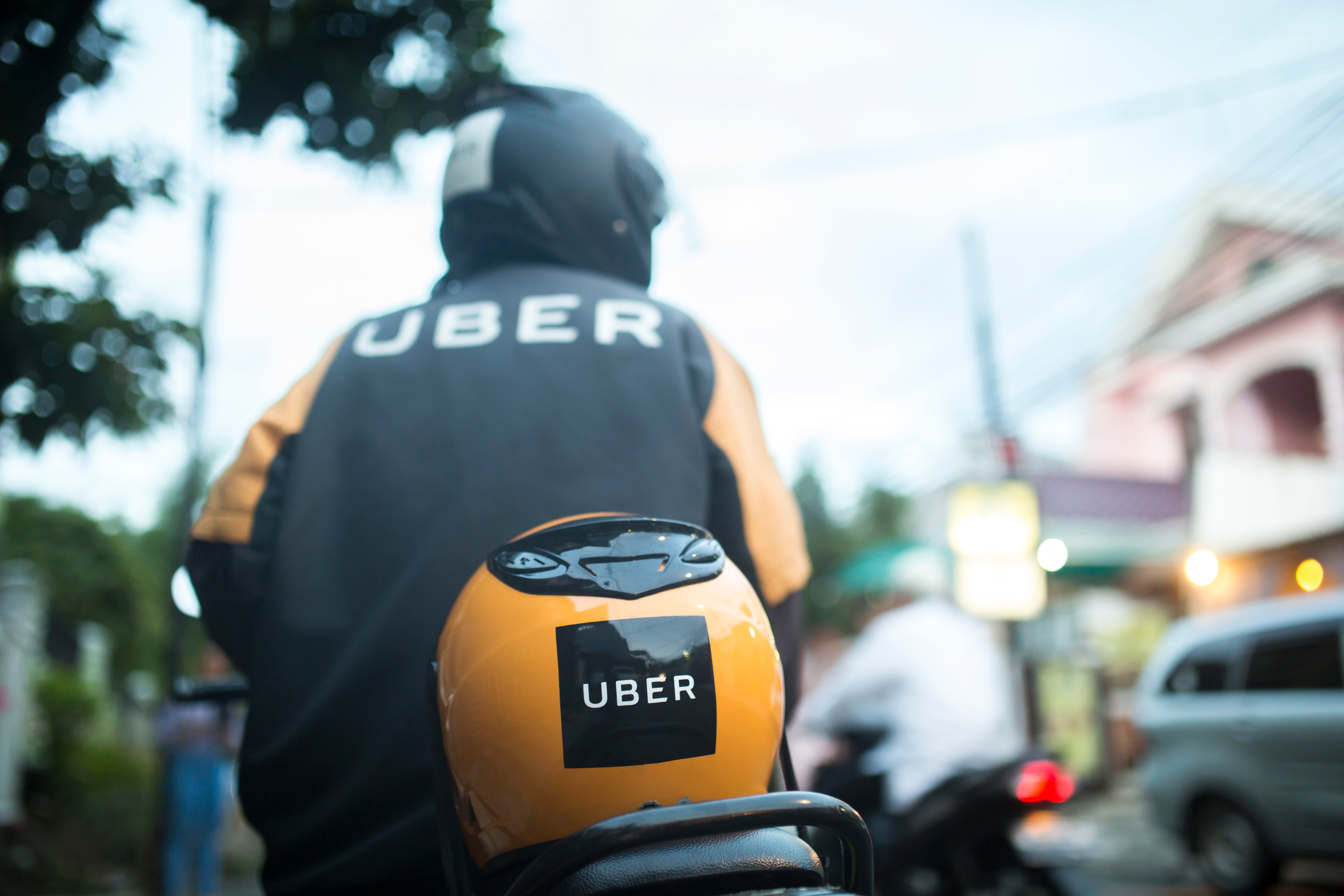 Uber lança viagens de moto em Barueri e Carapicuíba - Folha de Alphaville